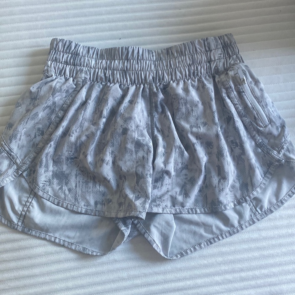 lululemon track that mid rise 5 inch shorts
